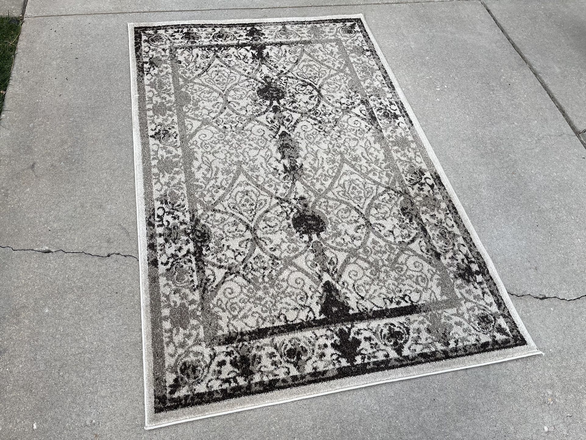 Vintage Style Area Rug (4’x6’)