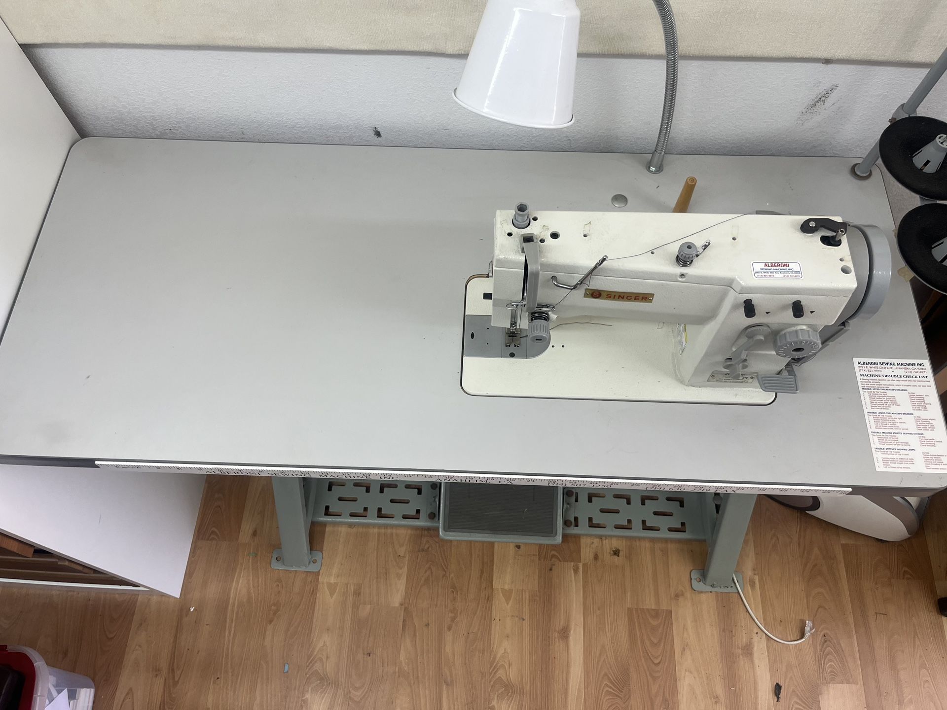 Like New Singer 20U-109 Single Needle Zig Zag With Servo Motor 