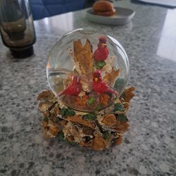 Cardinal Snow Globe 