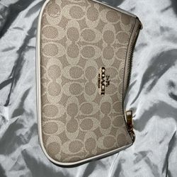 Zip Top Crossbody Bag In Signature Canvas CW338