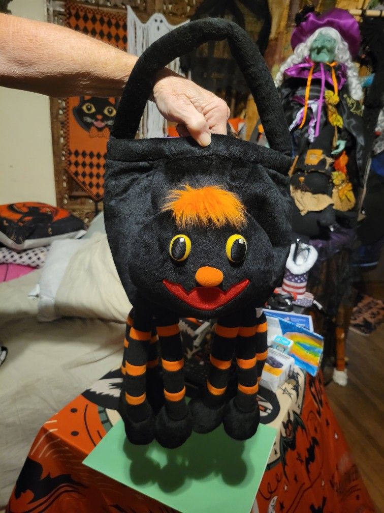 Halloween Cute Plush Spider Candy Bucket With Dangling Legs Trick Or Treat 