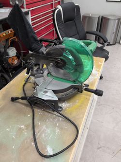 Miter saw 10-in