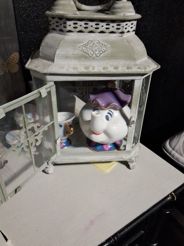 Vintage Case And Tea Pot With Cup