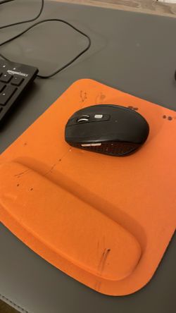 Wired Keyboard and Bluetooth mouse