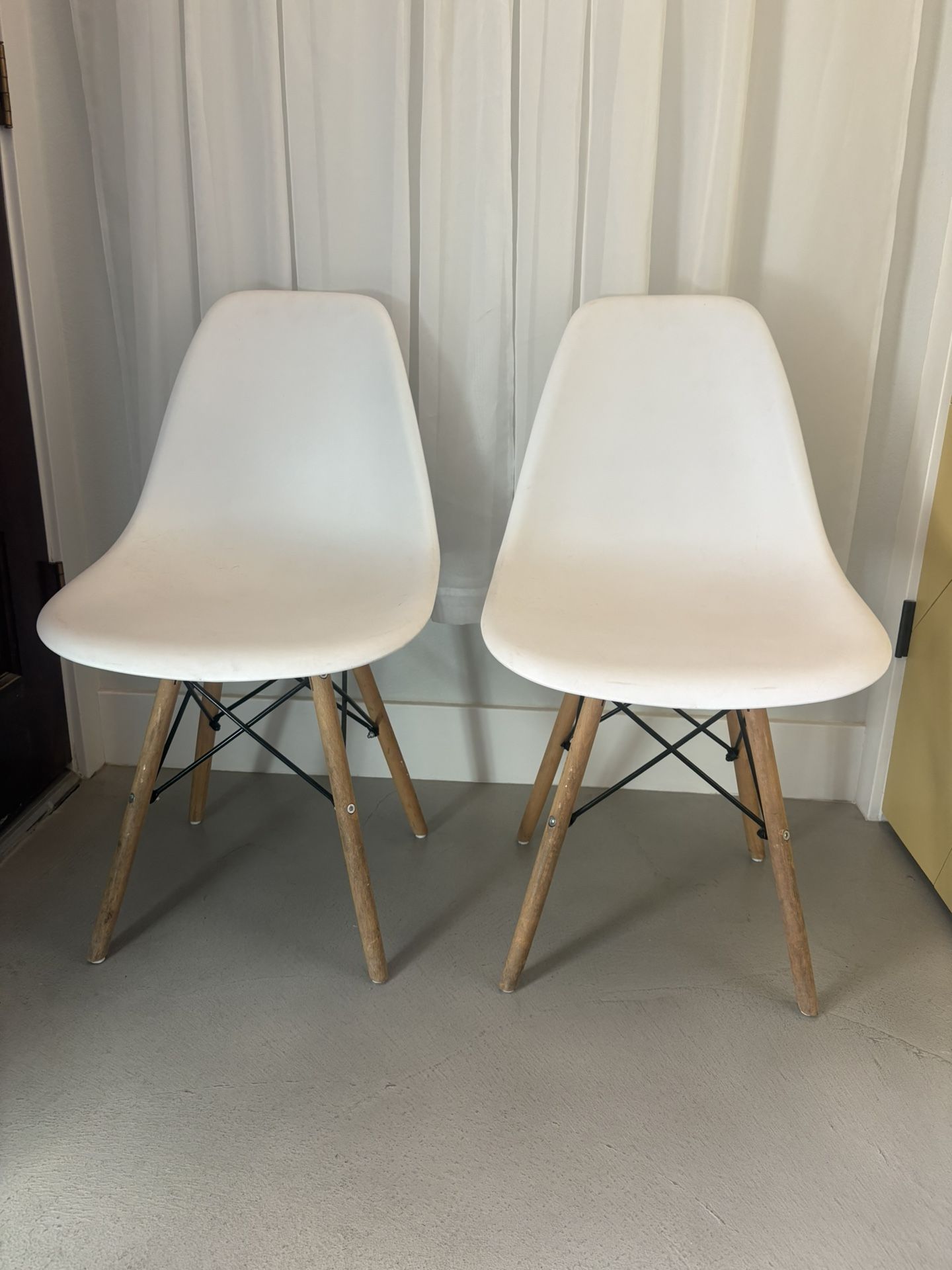 Set Of 2 Modern White Chairs 