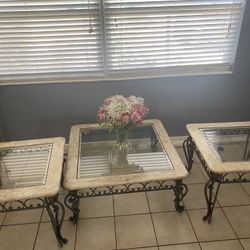 Beautiful Coffee Table And 2 End Tables *Great Condition $300/OBO