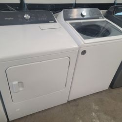 New Whirlpool Large Capacity Top Load Washer With Agitator  And Gas Dryer Set 