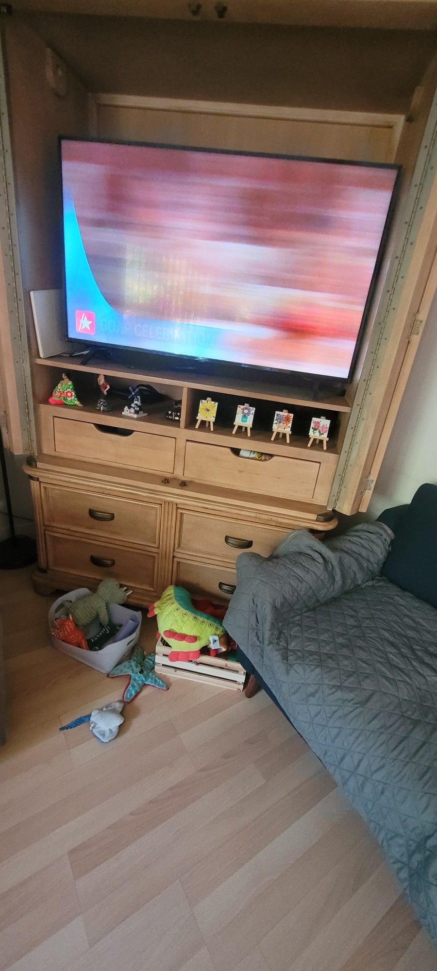 TV Furniture Very Good Solid Wood