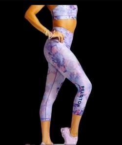 NWT Peloton Floral 2k Strappy Bra and Capri Leggings Set - Size M 
