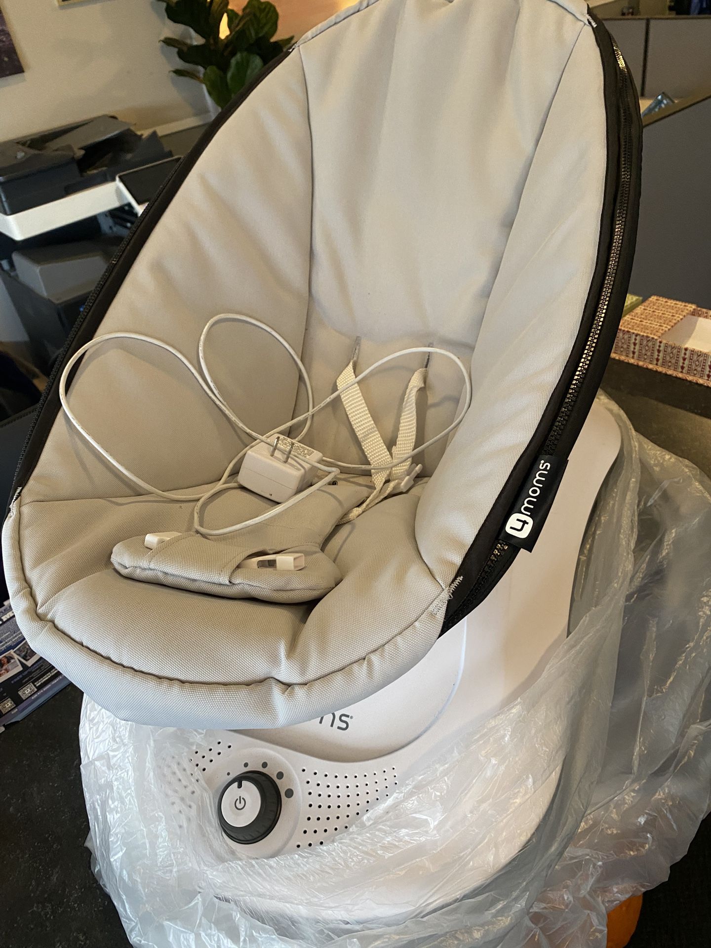 4moms MamaRoo baby swing