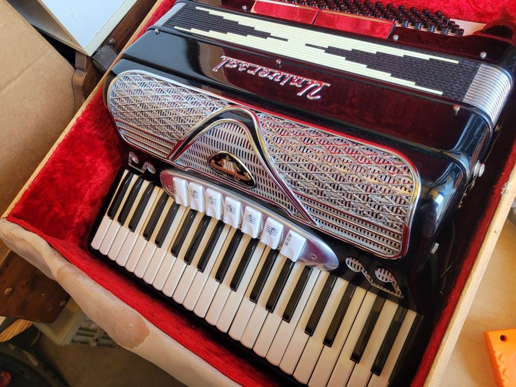 Piano Accordion 120 bass w/ case