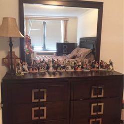 Dresser With Mirror