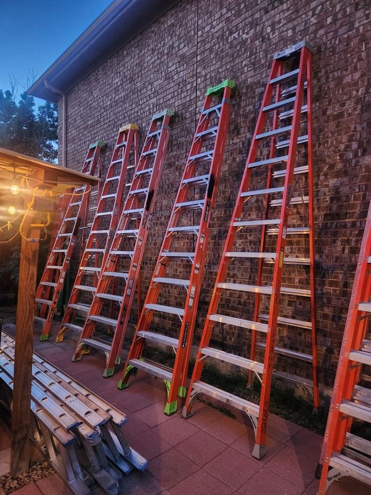 12ft $200 Y $225. 10ft. $175 Excelente Condición Escaleras