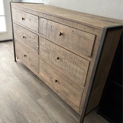High End Dresser Set