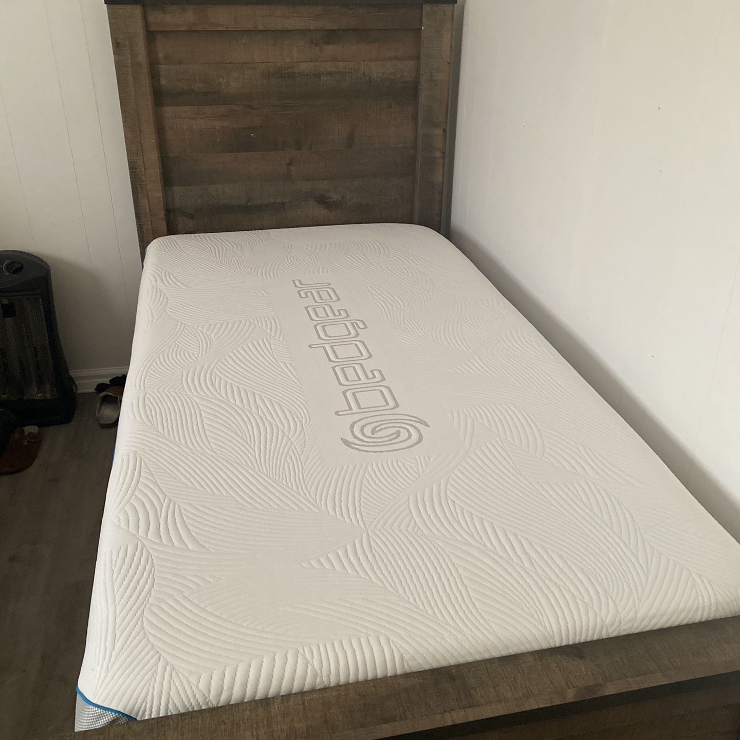 Brand new, twin size complete bed set, dresser included