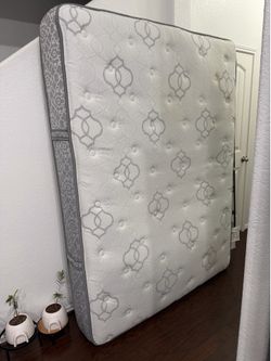 Serta Queen Size Mattress