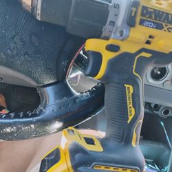 20 V Brushless DeWalt Drill And Battery