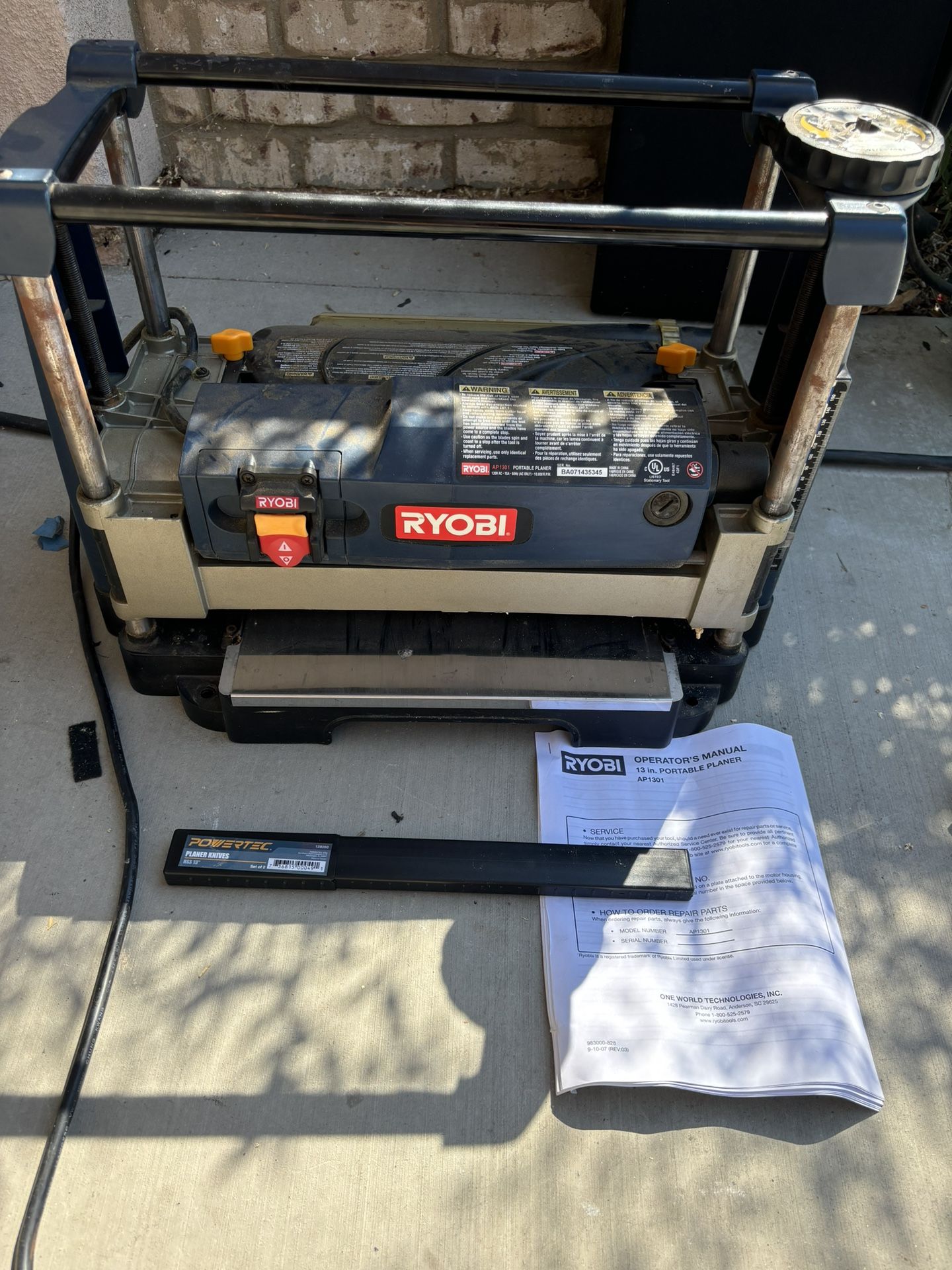 RYOBI PORTABLE PLANER AP1301 120 VOLT + 2 Knifes & Manual, MISSING HANDLE