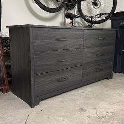 6-Drawer Dresser 