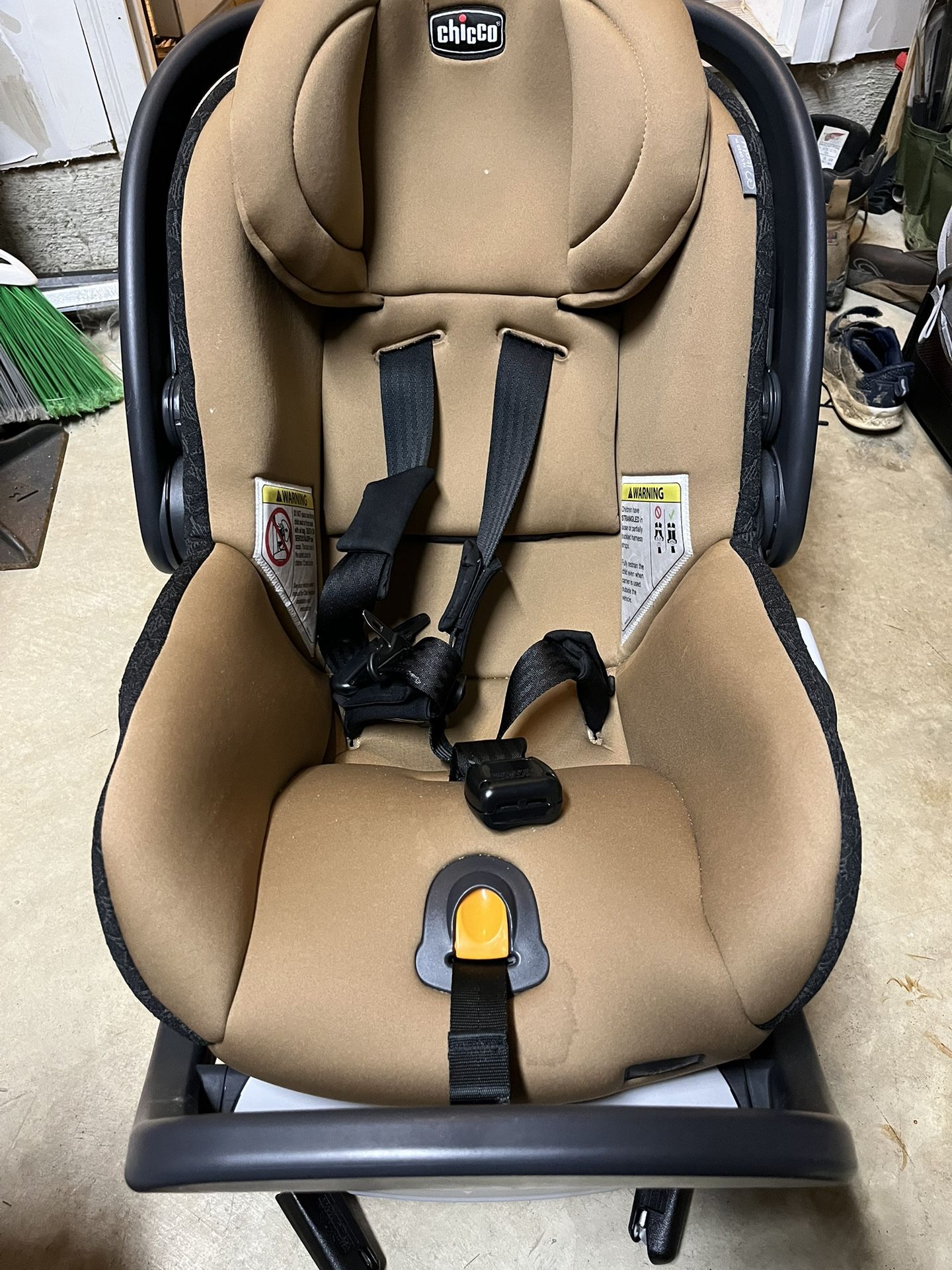 Chicco Fit2 Infant And Toddler Carseat 