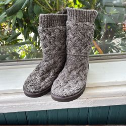 Women’s Ugg Isla Sweater Knit Booties - Size 8