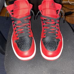 9,5 Red And Black Jordan 1s