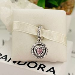 Adorable Charm 925 silver for Pandora moments bracelet.