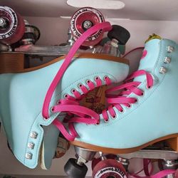 Size 5 Moxi Beach Bunny Skates BRAND NEW