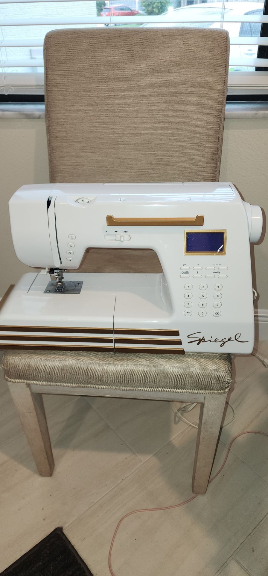 Spiegel Sewing machine
