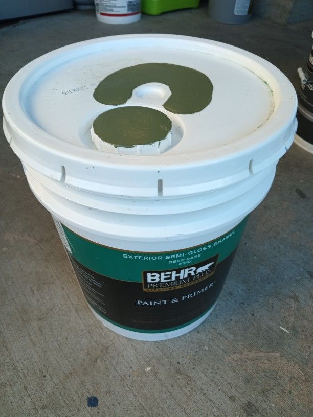 Tengo 2 Cubetas Para Exterior Color Verde Grisoso $200