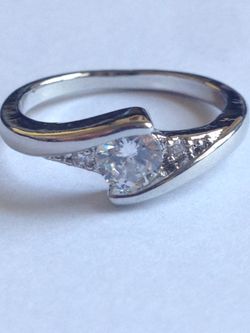 Crystal ring measure 0.656 in size 6