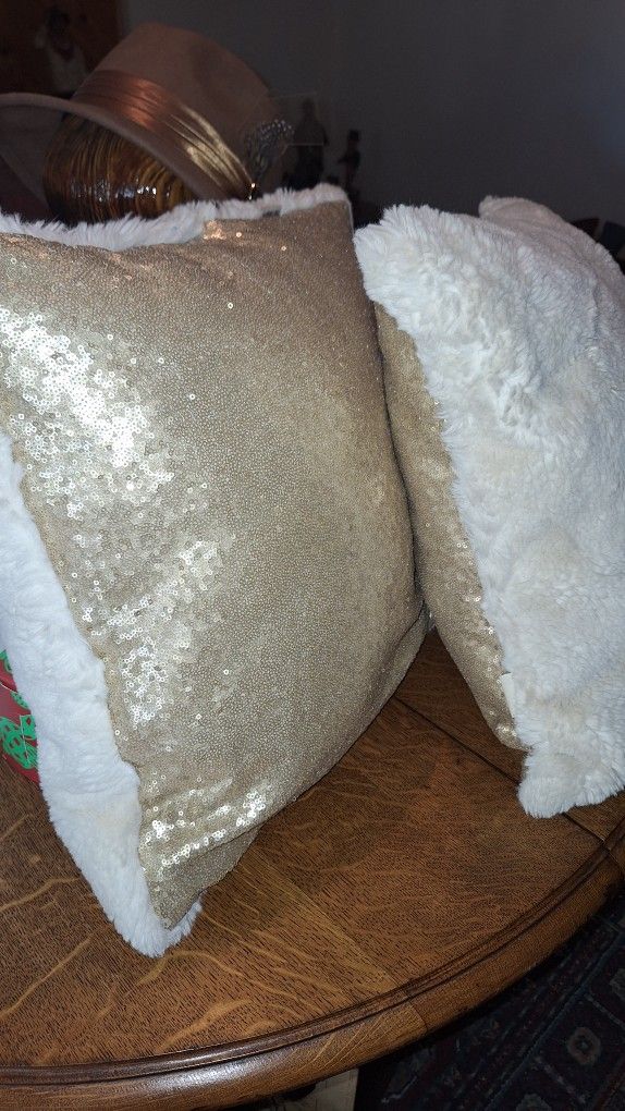 Like New Gorgeous Pillows