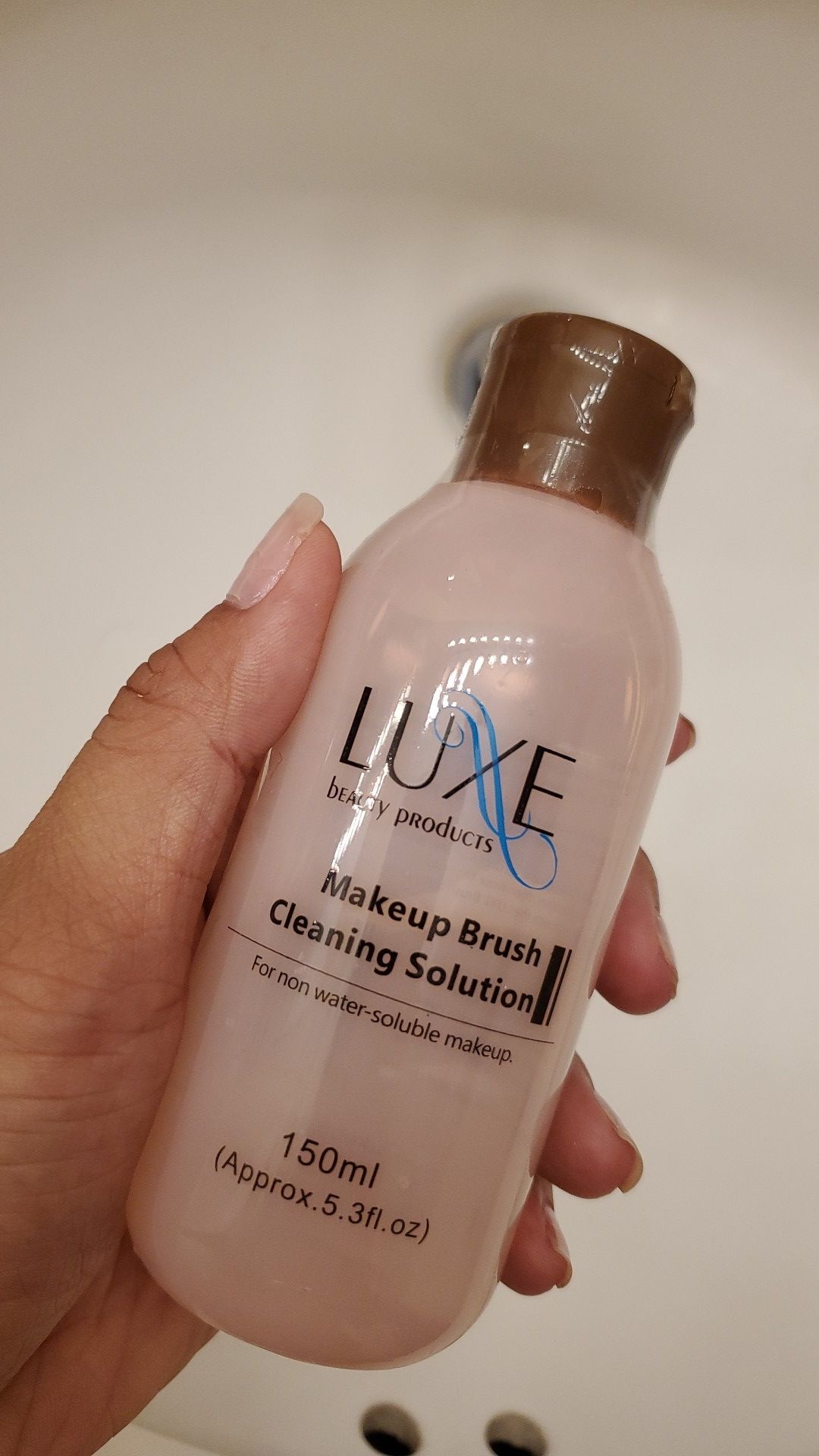 Luxe makeup brush cleanser
