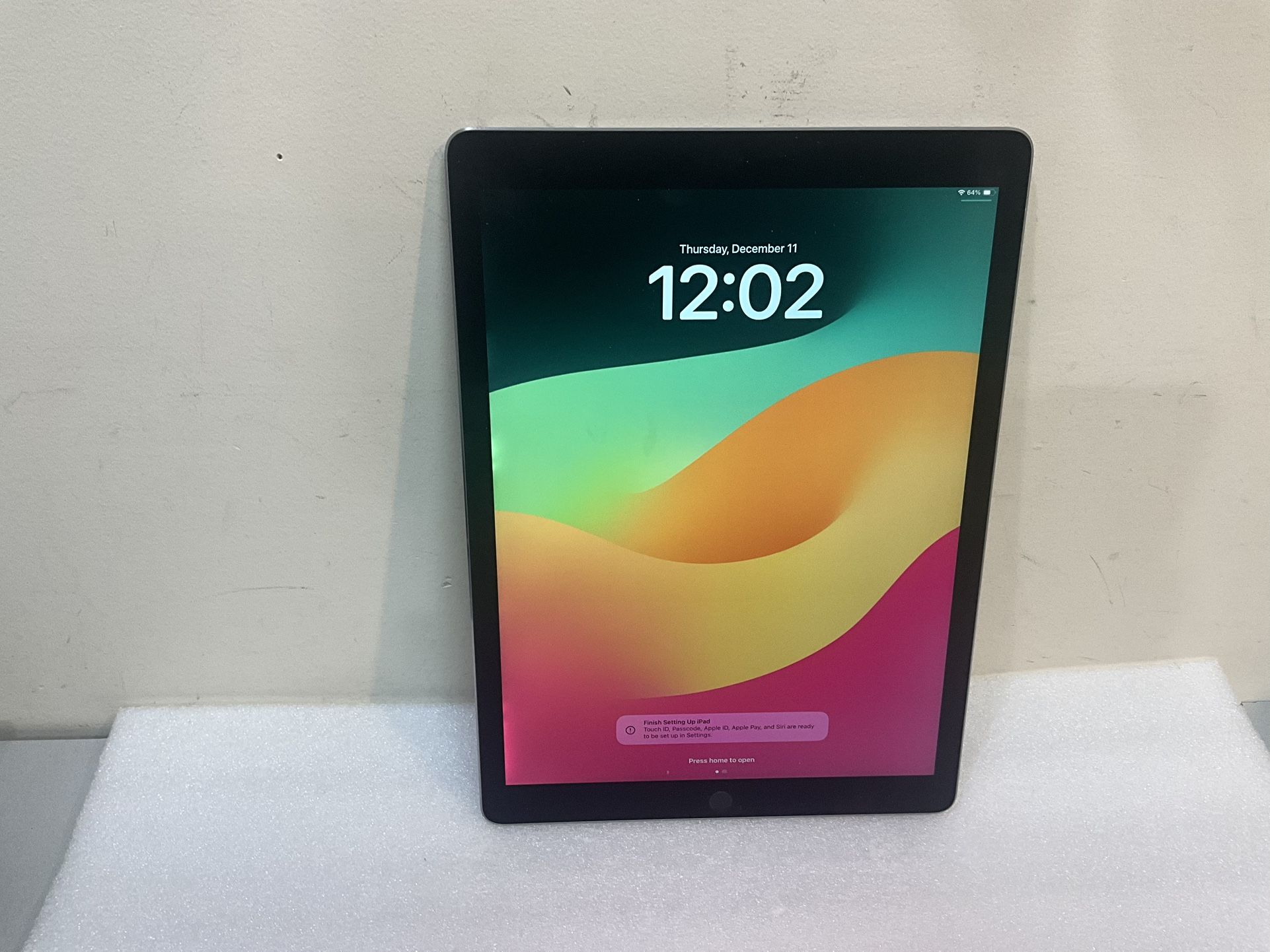 Apple iPad Pro 2nd Gen - 12.9" 64GB - Space Gray A1670 (Wi-Fi) -