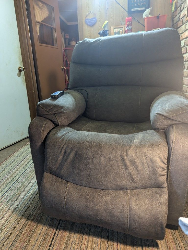 Like New Electric Lift Chair