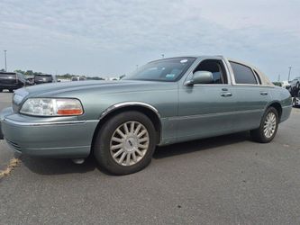 2004 Lincoln Town Car