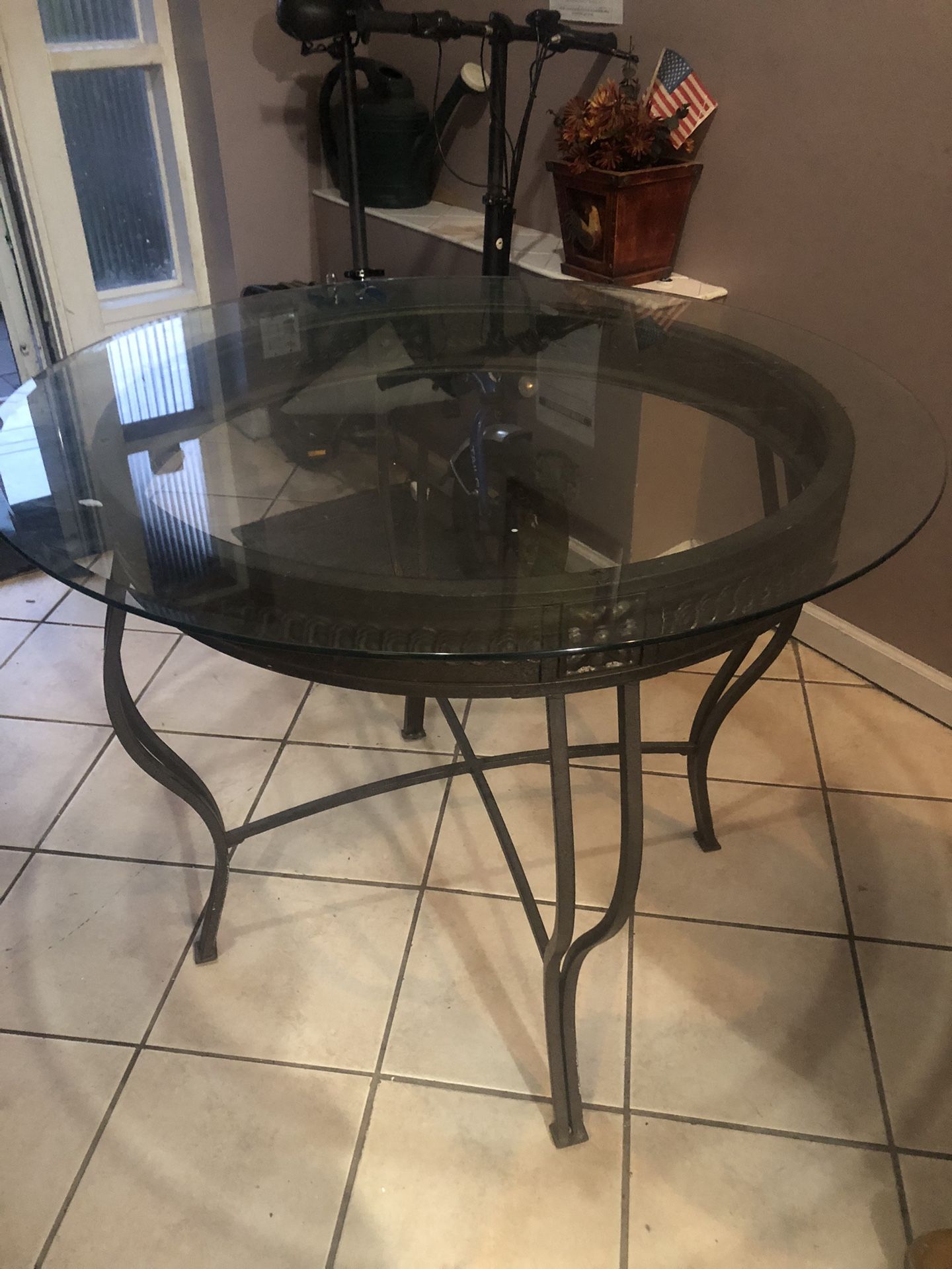 Glass Top And Bronce Round Table 39”