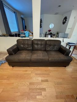 Jerome’s furniture leather couch
