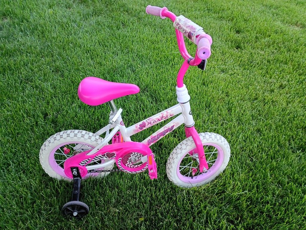 Little Girls Huffy Bike w Training Wheels!