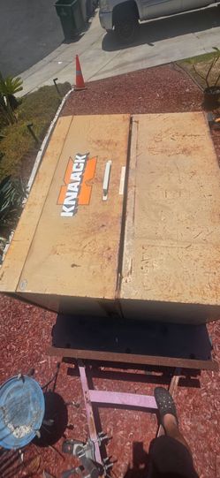 Knaack job site box