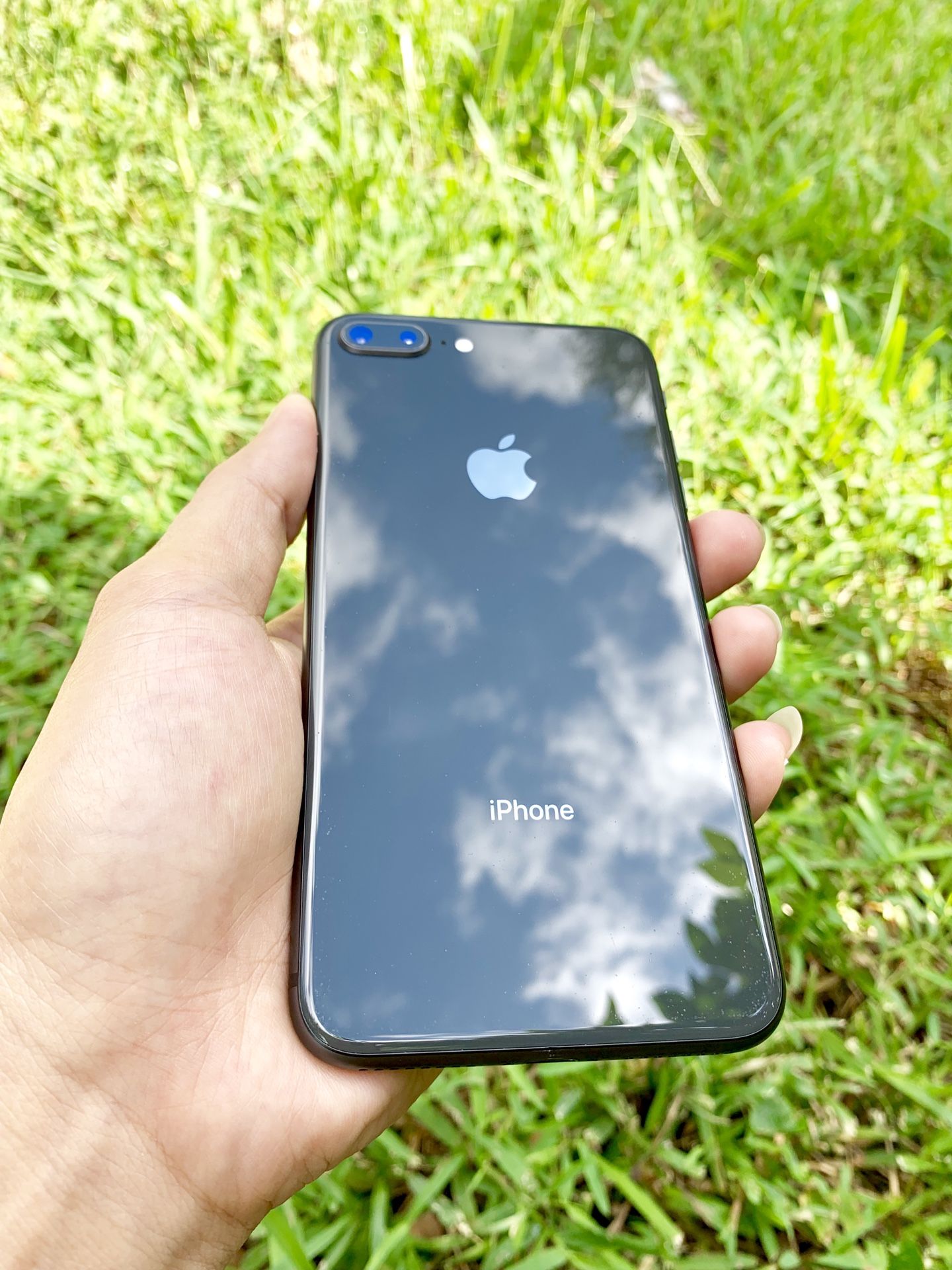 iPHONE 8 PLUS UNLOCKED - LIKE NEW - REAL PICS