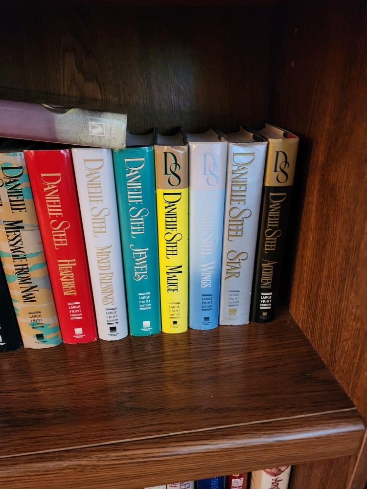 Danielle Steel And assorted Romance novels⁹