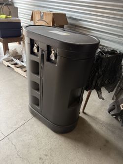 Oval Trade Show Case with Twist Latches & Wheels