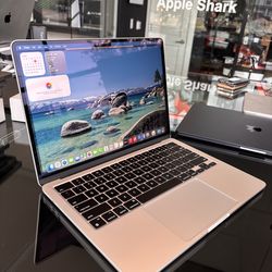 Apple 13” 2024 MacBook Air M3 Chip 16GB Ram 512SSD! 90 day warranty! We offer financing!