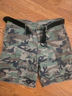 Camo cargo shorts size large or 33-34