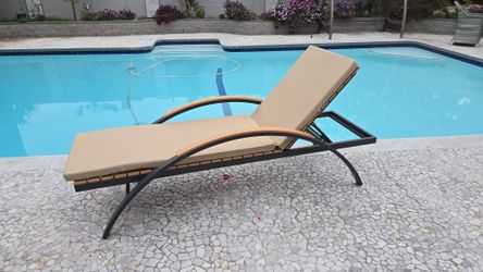 Metal Outdoor Chaise Lounge ..2 Pieces 