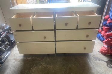 Dresser 8 drawer 100$