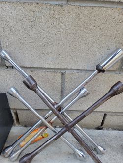 4-way cross lug wrench / cruceta