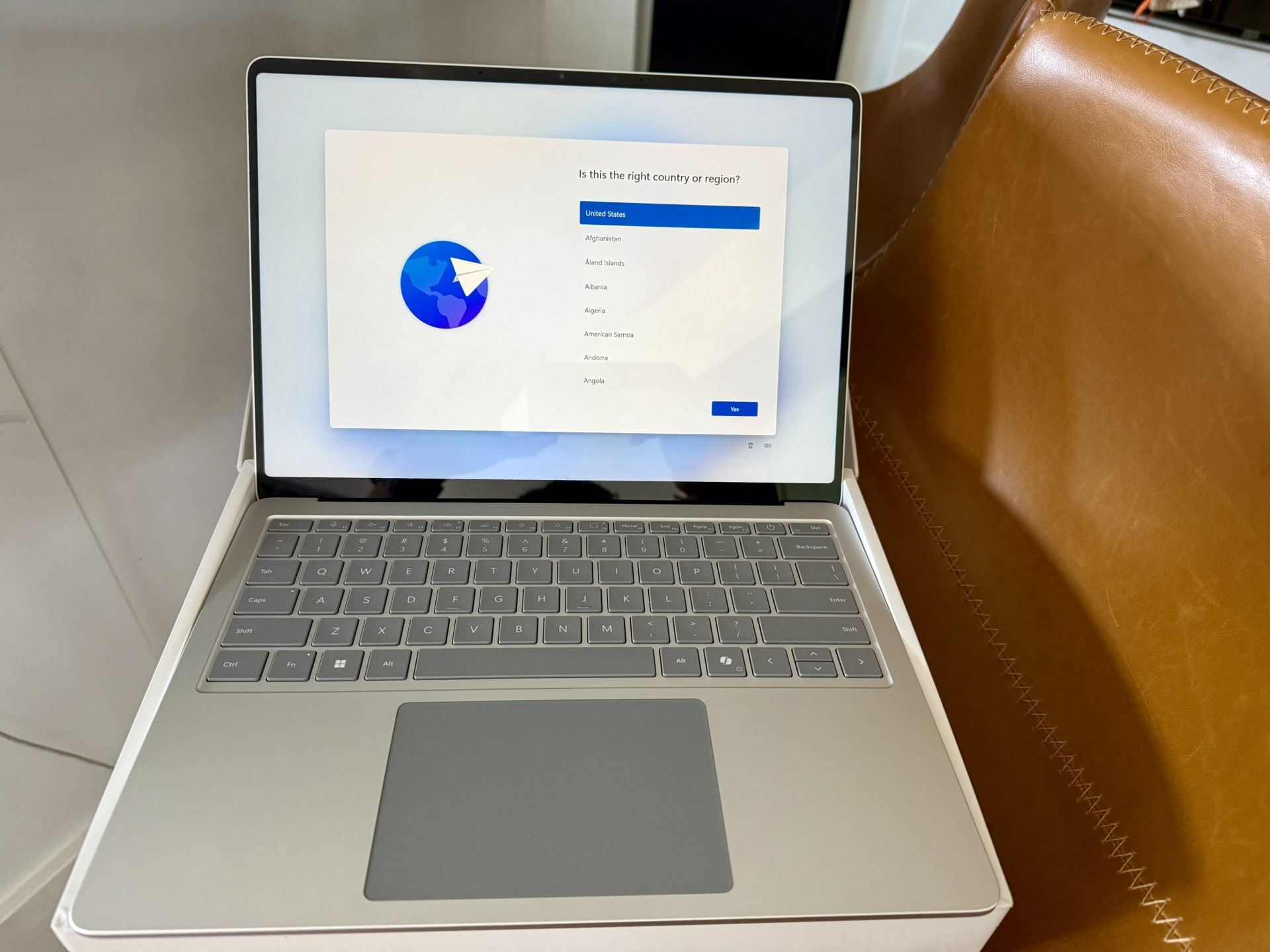 💻 Microsoft Surface Laptop (7th Edition) – Snapdragon X Elite / 16GB / 512GB – Platinum