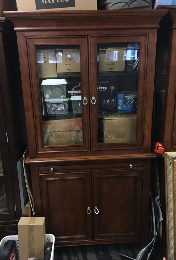 2 Curio cabinets for Sale in Riverside, CA - OfferUp
